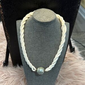 ⭐️⭐️Free with Bundle. Elegant Cream Beaded Necklace